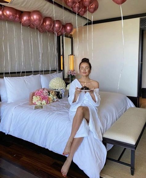 30th Birthday Ideas For Women, Surprise Birthday Decorations, Birthday Morning, Happy Birthday Decor, 20th Birthday Party, Birthday Goals, 33rd Birthday, Cute Birthday Pictures, Birthday Ideas For Her