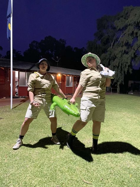 Australia Dress Up Costumes, Aussie Icons Party, Aussie Costume Ideas, Australian Costume Ideas, Australian Icons Costume, Muck Up Day Costumes Funny, Australian Halloween Costumes, Swimming Carnival Costume School, Year 12 Muck Up Day Costumes