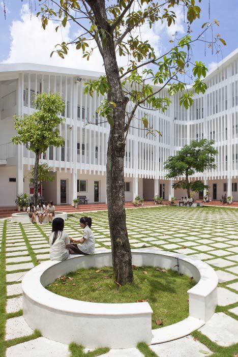 Binh Duong School by Vo Trong Nghia Vo Trong Nghia, Fasad Design, World Architecture Festival, Urban Landscape Design, Sustainable Building, Landscape Architecture Design, Urban Furniture, School Garden, Urban Spaces