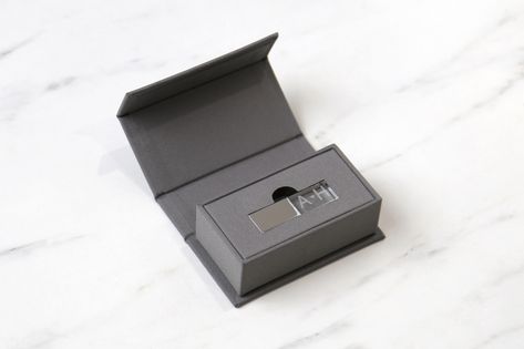 Personalized Gray Linen USB Box with Crystal USB #usbbox Usb Packaging, Usb Box, Gray Fabric, Usb Drive, Packaging Solutions, Wedding Boxes, Slate Gray, Usb Hub, Gray Linen