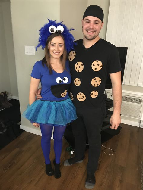 Cookie Monster And Cookie Costume Couple, Halloween Couples Costume, Cookie Monster Costume, Cookie Costume, Costume Couple, Costumes 2024, Monster Costume, Halloween Couples, Couples Costume