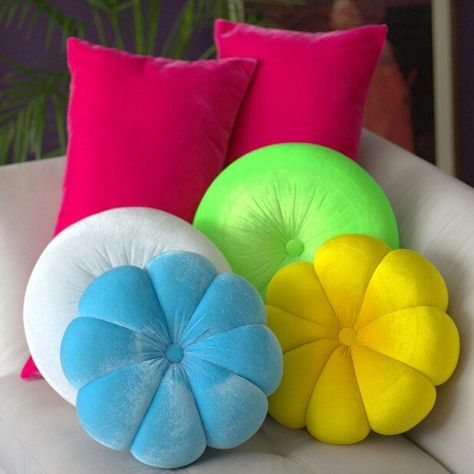 customer's combination👌 Trow Pillows, Circular Pillow, Beautiful Dps, Round Throw Pillow, Calligraphy Worksheet, Bow Pillows, Flower Cushion, Pillow Flower, Pillow Ideas