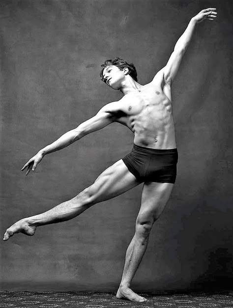 Male Dancer Aesthetic, Men Ballet, Ballet Dancer Photography, Modern Dance Poses, Ballet Abs, Male Ballerina, Dance Men, Ballerina Poses, English National Ballet