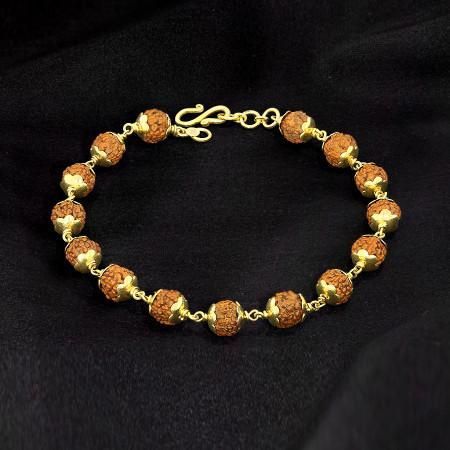 Looking for smthing different? This one is for you! Gold Bracelet, wear it this way or that. Rudraksh Bracelet For Women, Rudraksha Bracelet Men, Rudraksha Bracelet Men Gold, Gold Bracelet For Men, Rudraksha Jewelry, Rudraksha Bracelet, Kalyan Jewellers, Bracelets Diamond, Mens Chain Bracelet