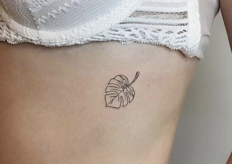 Leaf Rib Tattoo, Monstera Vine, Small Words Tattoo, Tattoo Ribs, Knitting Tattoo, Tato Flash, Flores Tattoo, Monster Tattoo, Shell Tattoos