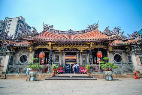 Longshan Temple, Wanhua - TripAdvisor Longshan Temple, Historical Temples, Anthony Bourdain, Big Night, Night Market, The Monks, Metro Station, Taipei, Nice View