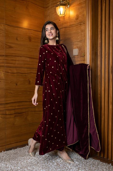 Maroon Sharara Dress, Maroon Velvet Suit, Shaurya Sanadhya, Velvet Kurti, Velvet Suit Design, Kurta Pants, Frocks And Gowns, Simple Style Outfits, Velvet Dress Designs