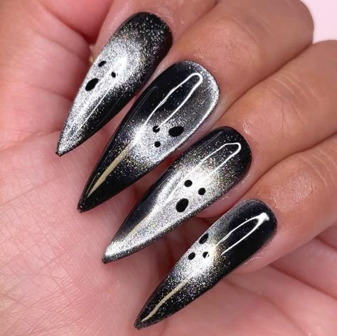 Cat Eye Polish Halloween Nails, Halloween Cateye Nails Ideas, Cat Eye Nails Halloween, Halloween Cat Eye Nails, Cat Eye Halloween Nails, Cat Eye Nails Design, Spooky Nails Halloween, Spooky Halloween Nails, Ghost Nails