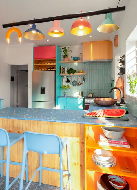 A colourful & happy kitchen transformation Eclectic Apartment Decor, Colourful Kitchen, Miss Moss, Eclectic Kitchen, Kitchen Transformation, Happy Kitchen, Hus Inspiration, Kitchen Themes, Kitchen Colors