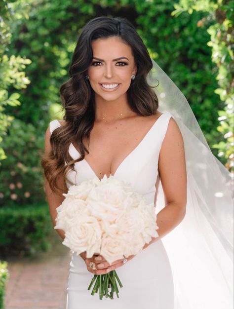 Loose Bride Hair, Loose Waves Wedding Hair With Veil, Bridal Hair Down Volume, Long Brunette Bridal Hair, Curled Hair Down Wedding, Side Part Wedding Hair Loose Curls, Wedding Hair Down Side Part, Brunette Wedding Hairstyles Down, Bridal Hair Side Part