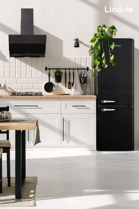 Black Retro Kitchen Appliances, Black Refrigerator Kitchen Ideas, Black Retro Fridge, Fridge Color Ideas, White Kitchen Black Fridge, Black Fridge White Kitchen, Kitchen With Black Fridge, Black Kitchen Appliances Decor, Black Refrigerator Kitchen