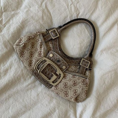 Vintage Guess Bag, Thrift Bags, Babydoll Boutique, Guess Vintage Bag, Tas Vintage, Y2k Bags, Guess Vintage, Guess Bag, Guess Purse