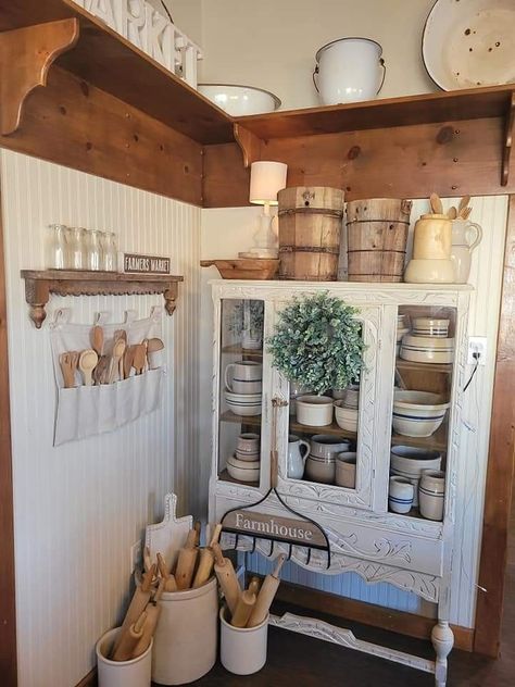 Vintage Farmhouse Kitchen Decor, Natural Decorating, Farmhouse Diys, Small Kitchen Hacks, Dreamy Cottage, River House Decor, Farm Kitchen Decor, Vintage Laundry Room Decor, Antique Kitchen Decor