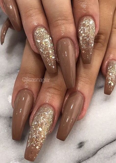 13 Nails, Nails Guide, Brown Nail Art, Brown Nails Design, Nails Brown, 2000s Style, Outfits 2000s, Stiletto Nail Art, Vlasové Trendy