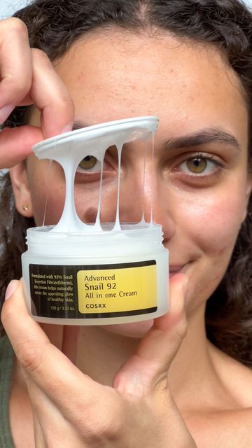 Cosrx Snail Mucin, Cosrx Snail, Snail Cream, Best Instagram Feeds, Skincare Products Photography, Snail Mucin, Similarities And Differences, Repair Cream, Moisturizer For Dry Skin