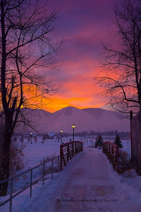 🇺🇸 Winter sunrise in Missoula (Montana) by Mike Williams Photography ❄️🌅 Psalm 4, Winter Images, Winter Sunset, Winter Scenery, Winter Beauty, Winter Pictures, Winter Wonder, Jolie Photo, Fall Asleep