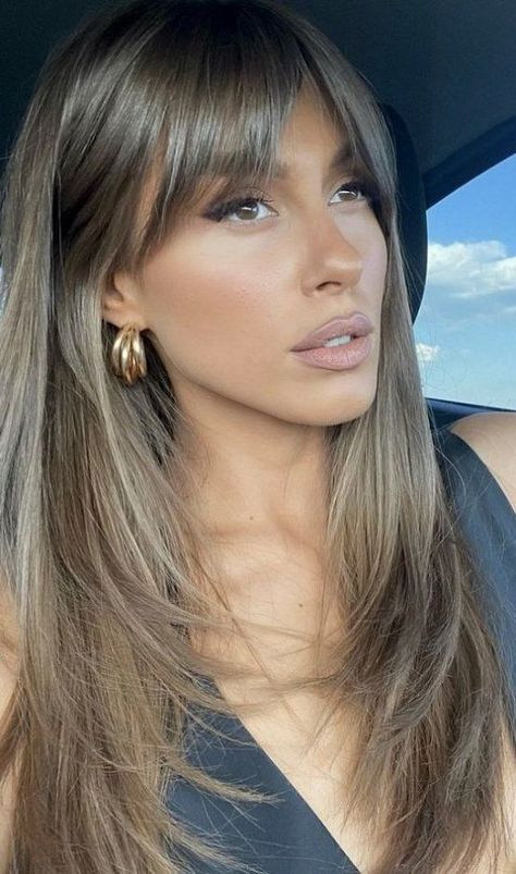 Bronde Balayage With Bangs, Fringe Curtain Bangs, Bangs Inspo, Rambut Brunette, 90s Hair, Kadeřnické Trendy, Stylish Hairstyles, Brunette Hair With Highlights, Vlasové Trendy