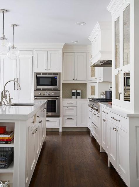 Kitchen Countertops White Cabinets, Dark Brown Wood Floors, Dark Kitchen Floors, Architecture Residence, Colonial Kitchen, Kitchen New York, Wood Floor Kitchen, Hardwood Floors Dark, Dark Floors