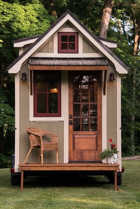 Design Casa Piccola, Timbercraft Tiny Homes, Wohne Im Tiny House, Tiny House Exterior, A Small House, Micro House, Tiny Cabin, Tiny House Movement, Tiny Spaces