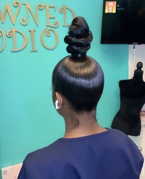 Weave Ponytail Hairstyles, Sleek Ponytail Hairstyles, Black Ponytail Hairstyles, Pelo Afro, Girls Hairstyles Braids, Hair Ponytail Styles, Hair Laid, Sleek Ponytail, Ponytail Styles