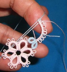 Tat-a-Renda: free tatting patterns blog Unique technique for combining chains into a ring simultaneously Free Tatting Patterns, Tatting Techniques, Needle Tatting Tutorial, Tatting Patterns Free, Needle Tatting Patterns, Shuttle Tatting Patterns, Tatting Earrings, Tatting Tutorial, Tatting Jewelry