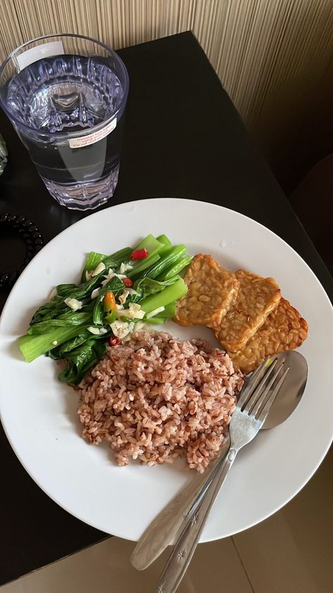 Semangat Diet, Tempe Goreng, Food Calories List, Makanan Rendah Kalori, Menu Diet, Healthy Eating Meal Plan, Foods Healthy, Healthy Food Menu, Resep Diet