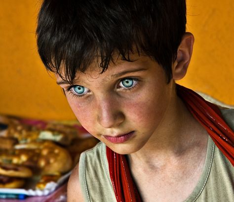 Cute pashtun boy Beautiful Eyes Color, Behind Blue Eyes, Most Beautiful Eyes, Stunning Eyes, Gorgeous Eyes, People Of The World, Pretty Eyes, Cool Eyes, Beautiful Eyes