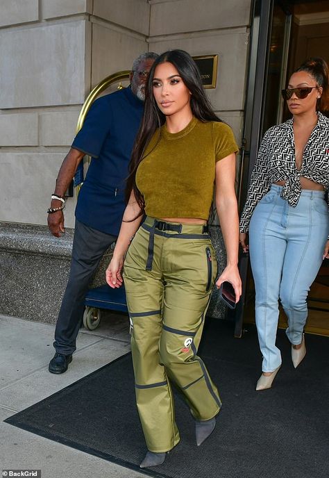 Yara Shahidi Style, Shay Mitchell Style, Shopping In Nyc, Kim Kardashian Outfits, Lala Anthony, Kardashian Outfit, Green Crop Top, Kim Kardashian Style, Spider Girl