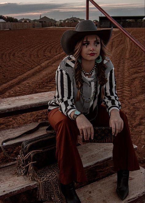 Cowgirl Clown Costume, Western Halloween Costumes Women, Western Halloween Photoshoot, Female Rodeo Clown, Cowboy Clown Costume, Cowboy Killer Costume Ideas, Skeleton Cowgirl Costume, Rodeo Clown Outfit, Rodeo Clown Makeup Women