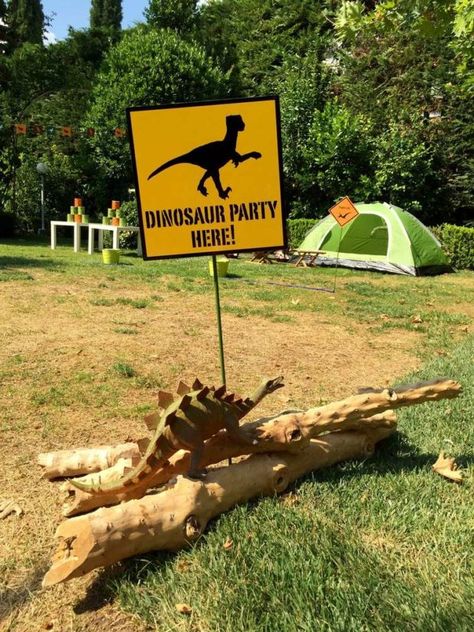 Boys Dinosaur Themed Birthday Party Welcome Sign Ideas Fête Jurassic Park, Dinosaurs Birthday Party, Dinosaurs Birthday, Jurassic Park Party, Dinosaur Photo, Dinosaur Birthday Cakes, Dinosaur Themed Birthday Party, Dino Birthday Party, Party Themes For Boys