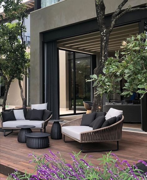 Patio Garden Design, Casa Exterior, Outdoor Gardens Design, Modern Outdoor Furniture, Outdoor Decor Backyard, Vision Boards, Balcony Design, Villa Design, Modern Outdoor