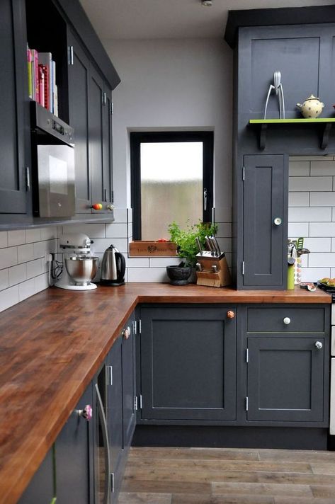 Awesome Colorful Painted Cabinet Ideas (17) Wooden Counter Tops, Серая Кухня, Busy Kitchen, Kabinet Dapur, Gray Cabinets, Black Kitchen Cabinets, Farmhouse Kitchen Cabinets, Wooden Counter, New Kitchen Cabinets