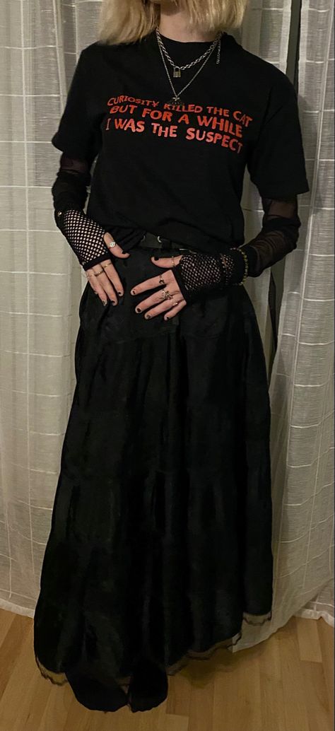 Outfits With Long Black Skirts Goth, Indie Alternative Aesthetic Outfits, Long Black Skirt Outfit Summer Casual, Long Black Skirt Grunge Outfit, Gothic Maxi Skirt Outfit, Punk Long Skirt Outfit, Goth Skirt Outfit Long, Long Skirt Outfits Aesthetic Grunge, Long Dark Skirt Outfit