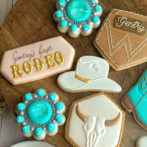 Giovanna's Gourmets custom decorated cookies on Instagram: "The full set from Gentry's first rodeo. I am so in love with this set. Design inspiration from @kentkreations #cowgirlcookies #firstrodeocookies #turquoisejewelrycookies #turquoisecookies #bullskullcookies #sugarcookies #decoratedcookies #edibleart #customcookies #customgifts #cookiegifts #sugarcookiemarketing #statecollege #statecollegefood #boalsburg #statecollegepa #bellefonte #lovebft" Texas Decorated Cookies, Country Cookies Decorated, Turquoise Cookies Decorated, Rodeo Cookies Decorated, First Rodeo Cookies, Western Sugar Cookies, Rodeo Cookies, Western Cookies, Cowgirl Cookies