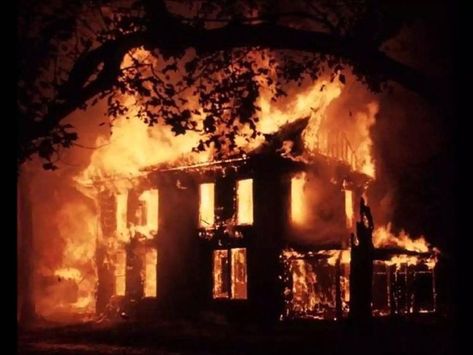 Two-storey house in flames against dark night sky. All Cheerleaders Die, Tawau, House On Fire, Burning House, Carrie White, We Were Liars, Martin House, Arte Grunge, Wheelchair Accessible