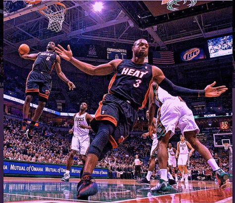 Dwyane wade lebron james alley oop Wade Lebron, D Wade And Lebron, Alley Oop Basketball, Lebron Wade Alley Oop, Cool Nba Photos, Lebron And Wade, Lebron James Dwyane Wade, Basket Nba, Basketball Motivation