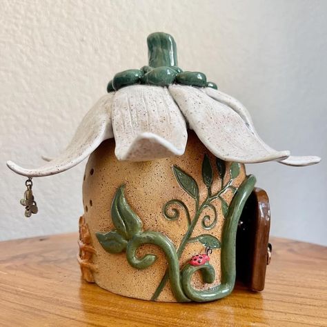 Fairy Garden Pottery Ideas, Clay Lanterns Ideas Ceramics, Ceramic Dwelling, Ceramic Jar Ideas, Clay Lanterns Ideas, Ceramic Lantern Ideas, Pottery Handbuilding Ideas, Clay Lantern, Clay Fairy House