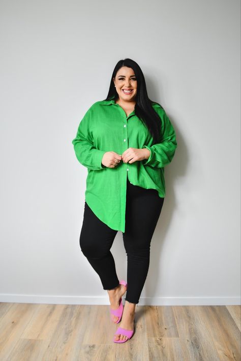 Oversized Button Up Plus Size, Plus Size Green Top Outfit, Big Shirt Dress Outfit, Button Down Plus Size Outfit, Outfits With A Green Shirt, Styling Oversized Button Up Shirt Plus Size, Oversized Shirt Plus Size Outfit, How To Style Oversized Shirt Plus Size, Button Up Shirt Outfit Plus Size