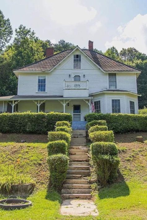 1890 Farmhouse, Northern Georgia, Farmhouse Victorian, Farm Houses, Gas Logs, Small Porches, House Sitting, Screened Porch, Old And New