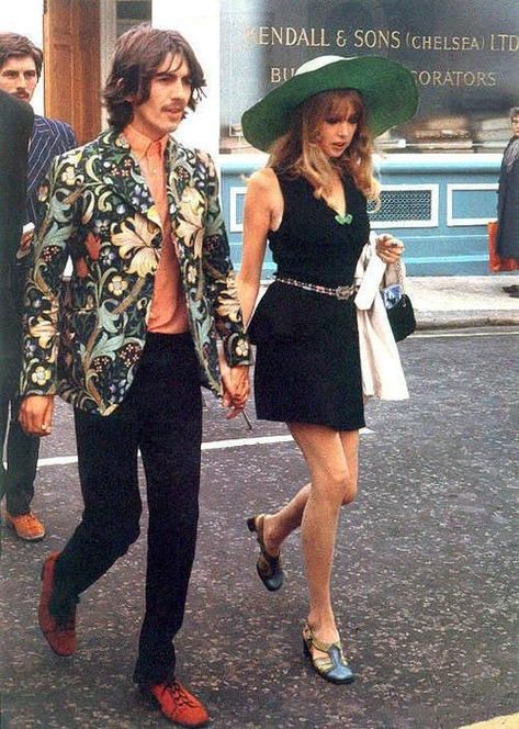 George Harrison Pattie Boyd, Beatles Fashion, Fashion History Timeline, 1969 Fashion, Pattie Boyd, Bianca Jagger, Beatles Photos, 60s 70s Fashion, Walking Down The Street