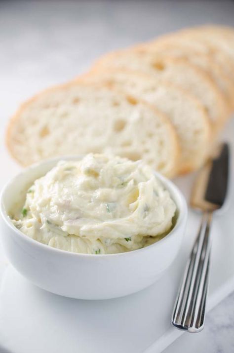 Roasted Garlic & Rosemary Whipped Butter Whipped Garlic Butter, Christmas Butter, Rosemary Butter, Flavored Butter Recipes, Flavored Butters, Compound Butters, Oh Sweet Basil, Whipped Butter, Rosemary Garlic