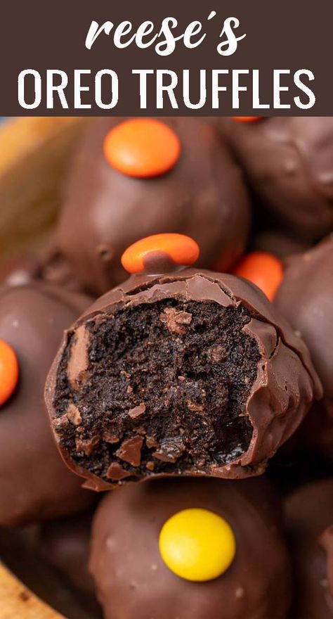 Oreo Desserts, Chocolate Dipped Treats, Christmas Baking Cookies, Dessert Truffles, Reese's Peanut Butter Cups, Reese's Pieces, Peanut Butter Oreo, Fluff Desserts, Oreo Truffles