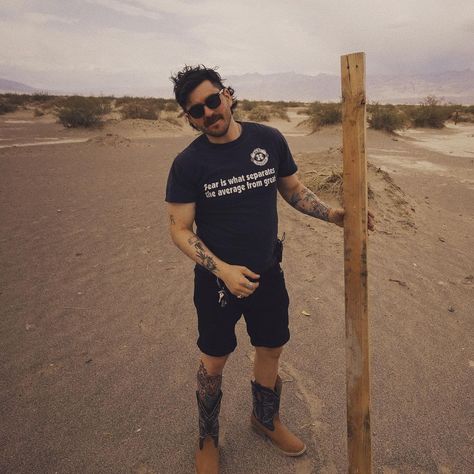 julien solomita on Instagram: “had me a dusty desert time this weekend. 👢 🤠 video coming this week. ggs @willshayhan” Weekend Video, Julien Solomita, Jenna And Julien, Jenna Marbles, Magical Boy, Gender Envy, Male Fashion, This Weekend, Cowboy