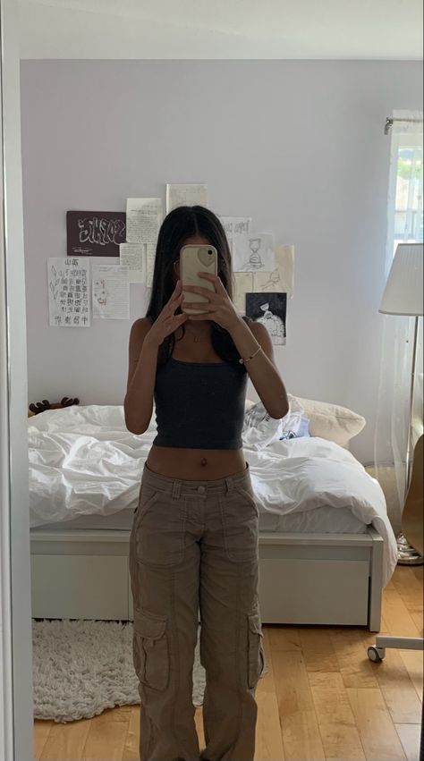 #outfits #ootd #fashion #streetwear #cargo #pants #tanktop #outfitideas #aesthetic Cargo Pants Tank Top, Beige Cargo Pants, Streetwear Cargo Pants, Small Tank Tops, Tank Top Outfits, Tan Top, Dream Style, Black Cargo, Cargo Pant