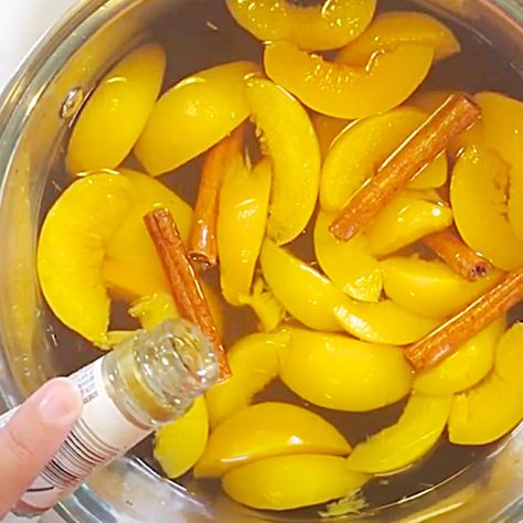 Peach Moonshine Recipe - How To Make Moonshine Cocktail - How To Can Moonshine Cocktail Moonshine Peaches Recipes, Peach Moonshine Recipe Everclear, Homemade Moonshine Recipes Everclear, Christmas Moonshine, Peach Moonshine Recipe, Moonshine Recipes Homemade, Moonshine Mash Recipe, Blueberry Moonshine, Flavored Moonshine Recipes