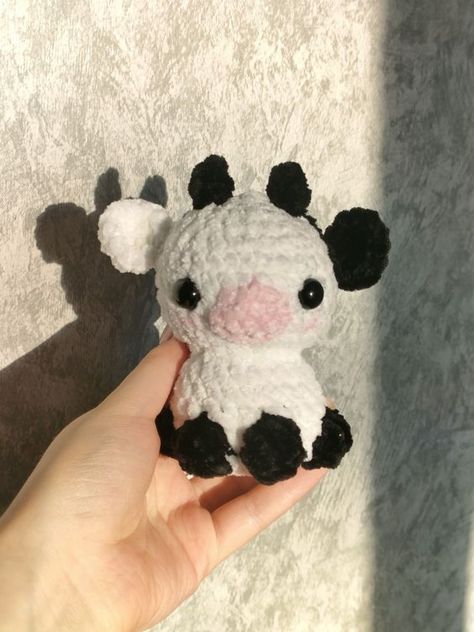 Crochet Tutorials Videos, Crocheted Cow Pattern, Crochet Toys Free Patterns, Crochet Toys Free, Easy Crochet Animals, Crochet Cow, Crochet Animals Free Patterns, Crochet Business, Crochet Design Pattern