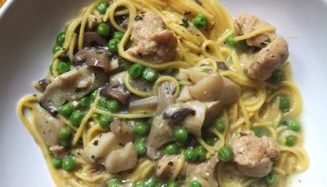 GF Vegan Mushroom Tetrazzini With Peas Mushroom Tetrazzini, Peas And Mushrooms, Vegan Mushroom, Vegan Parmesan, Vegan Eats, Vegan Comfort Food, All Vegetables, Frozen Peas, Vegan Butter