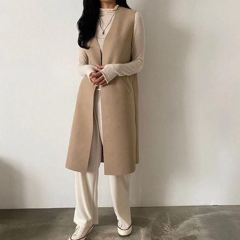 Beige Vest Coat Outfit, Sleeveless Long Vest Outfits, Tan Long Vest Outfit, Sleeveless Long Cardigan Outfits, Long Blazer Vest Outfits For Women, Long Vest Coat Outfit, Sleeveless Wool Coat, Long Sleeveless Coat, Cream Long Vest Outfit