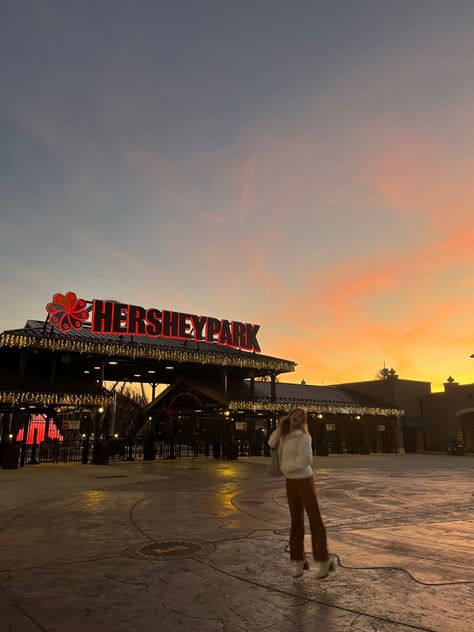 Hershey Park Aesthetic, October Screensaver, Hershey Aesthetic, Hersheypark Pennsylvania, Hersey Park, Roller Coaster Aesthetic, Hershey Park Pennsylvania, Pennsylvania Aesthetic, Hershey Pennsylvania