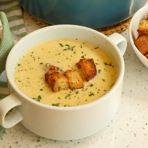 This quick and easy Cream of Celery Soup combines onions, celery, and garlic in a creamy base seasoned with plenty of fresh herbs like parsley, thyme, and rosemary. Homemade Cream Of Celery Soup, Appetizer Soup, Autumn Lunch, Celery Recipes, Small Town Woman, Soup Creamy, Cream Of Celery, White Soup, Cream Of Celery Soup